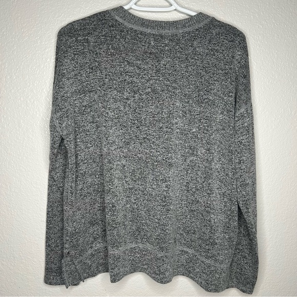 Women’s gray crewneck, long sleeve shirt - Picture 5 of 7